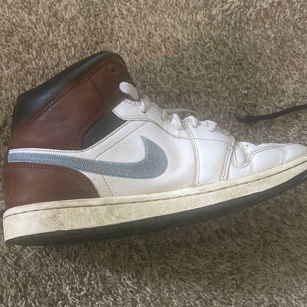 Nike Men's White and Brown Sneakers with Blue Swoosh